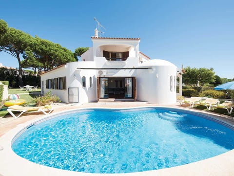 Nestled in Vilamoura, Private Pool, Free off-street parking, AC & Wifi
