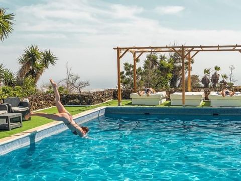 Large Heated Pool, Hot Tub, Bar, Games Room, Gym, 2 Caves, New Outdoor Kitchen