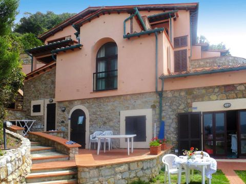 Apartment in Rio nell Elba with Garden