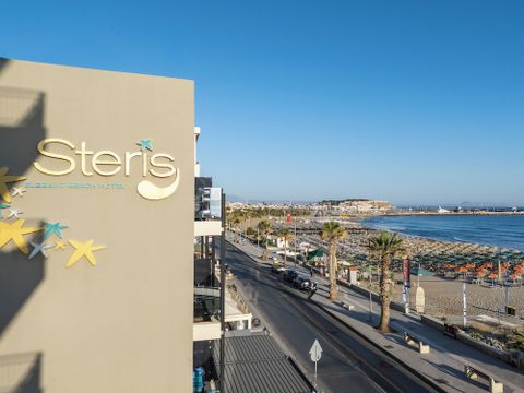 Steris Elegant Beach Hotel & Apartments