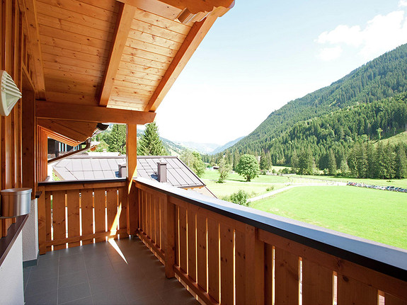 Detached boutique-style chalet in Saalbach-Hinterglemm with balcony